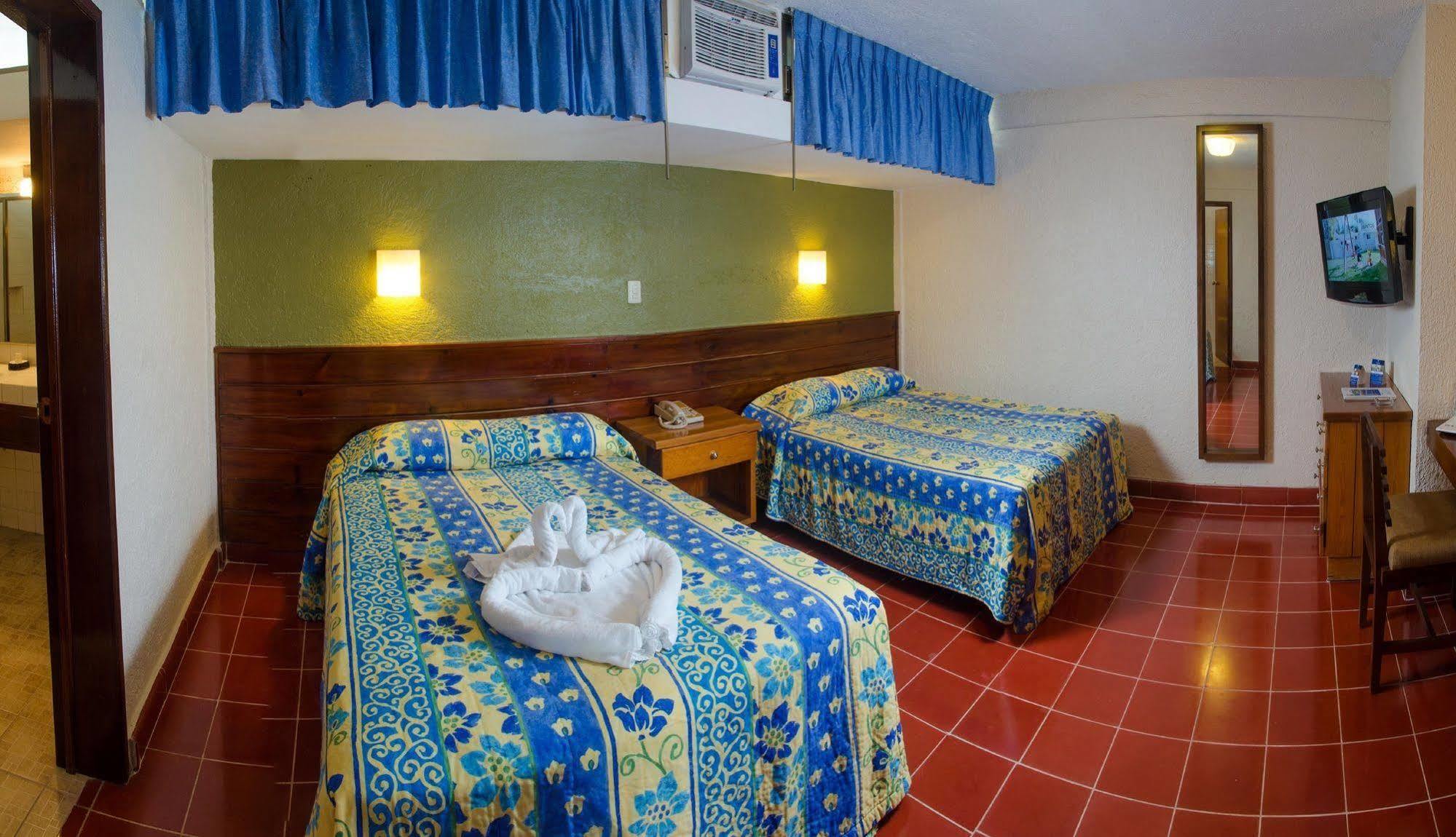 Suites Colonial Cozumel Exterior photo