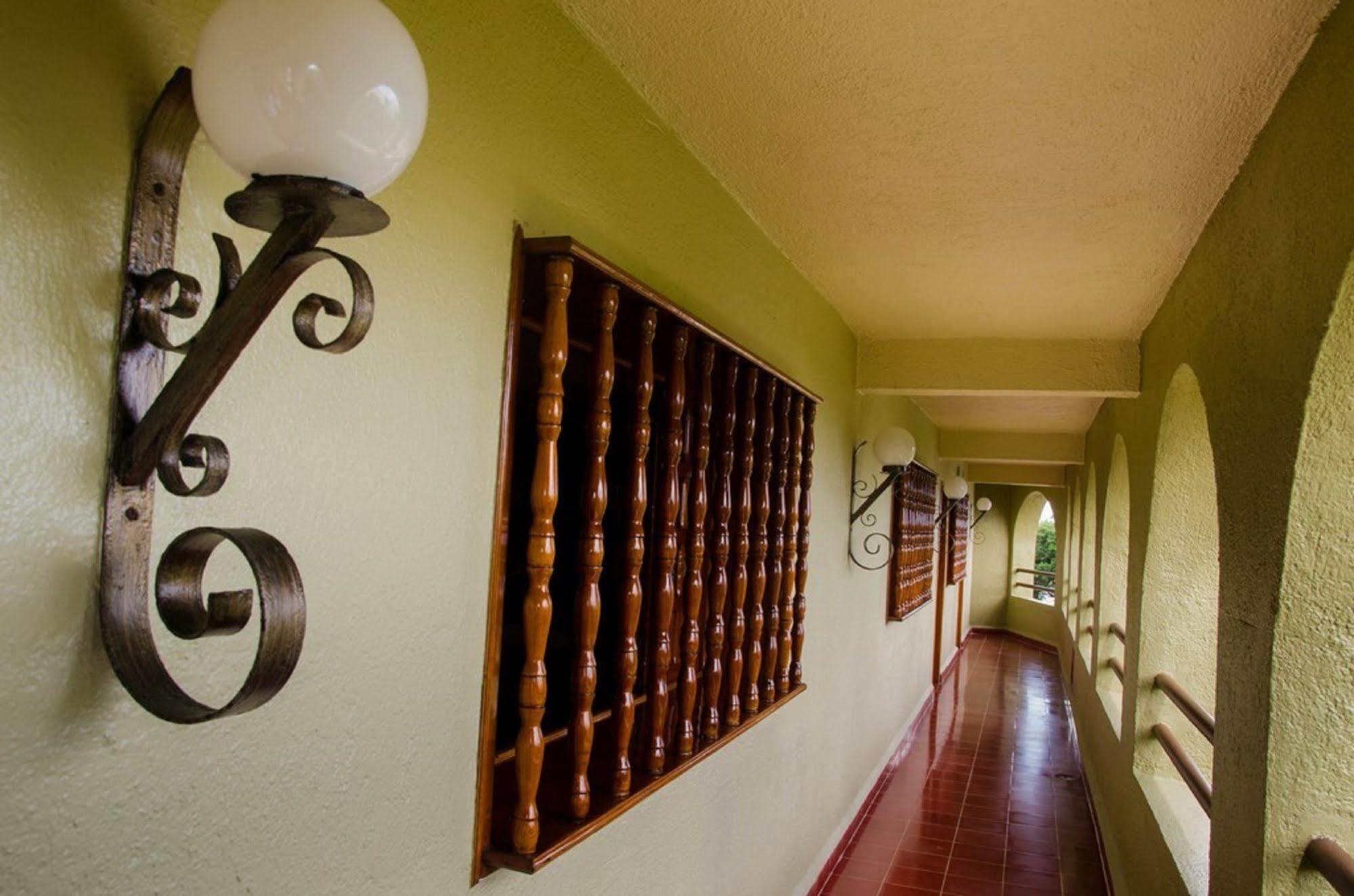 Suites Colonial Cozumel Exterior photo